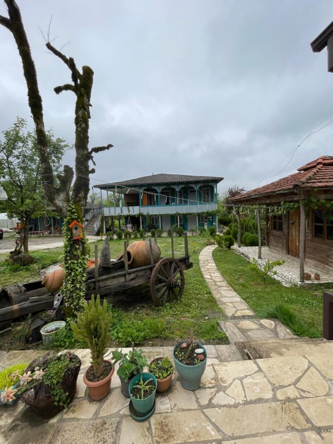 Odo'S Guest House Martvili Exterior foto